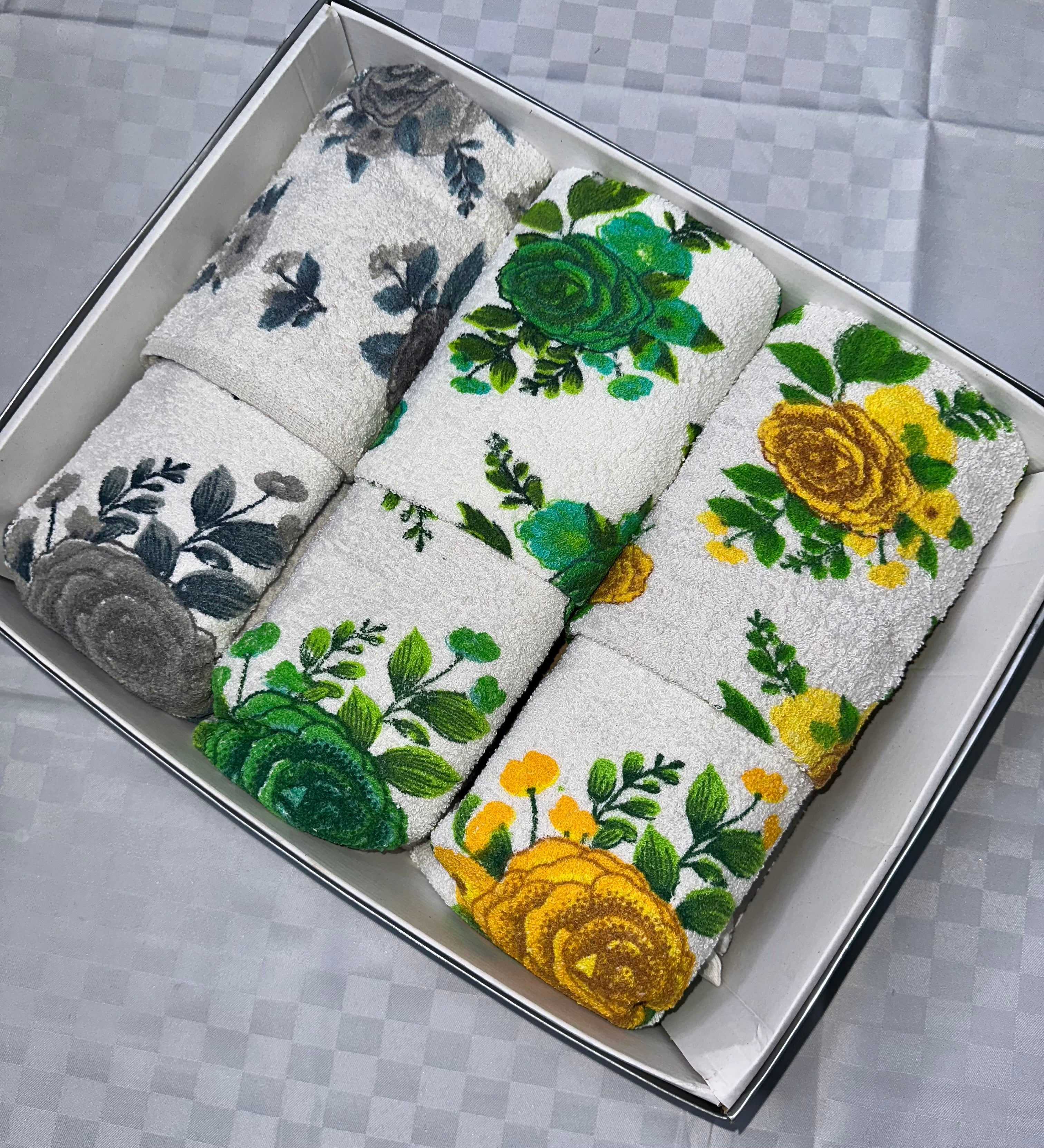 SET 6 PEZZI ASCIUGAMANO BAGNO IN SPUGNA contiene 3 Grandi Viso+3 Piccole Ospite