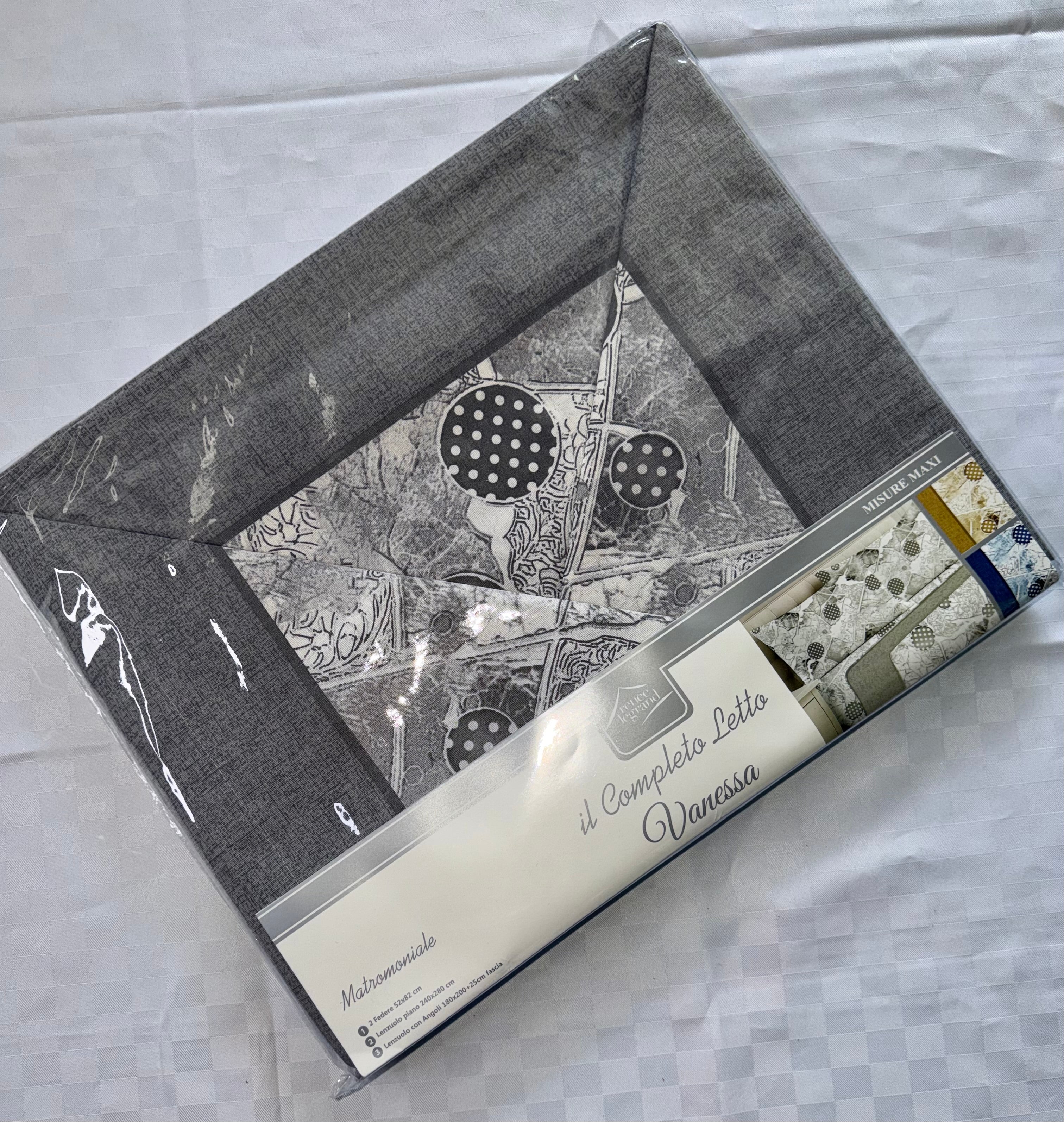 COMPLETO LENZUOLA PER LETTO MATRIMONIALE Polycotton contiene Lenzuolo sopra, Lenzuolo sotto con angoli e Due Federe