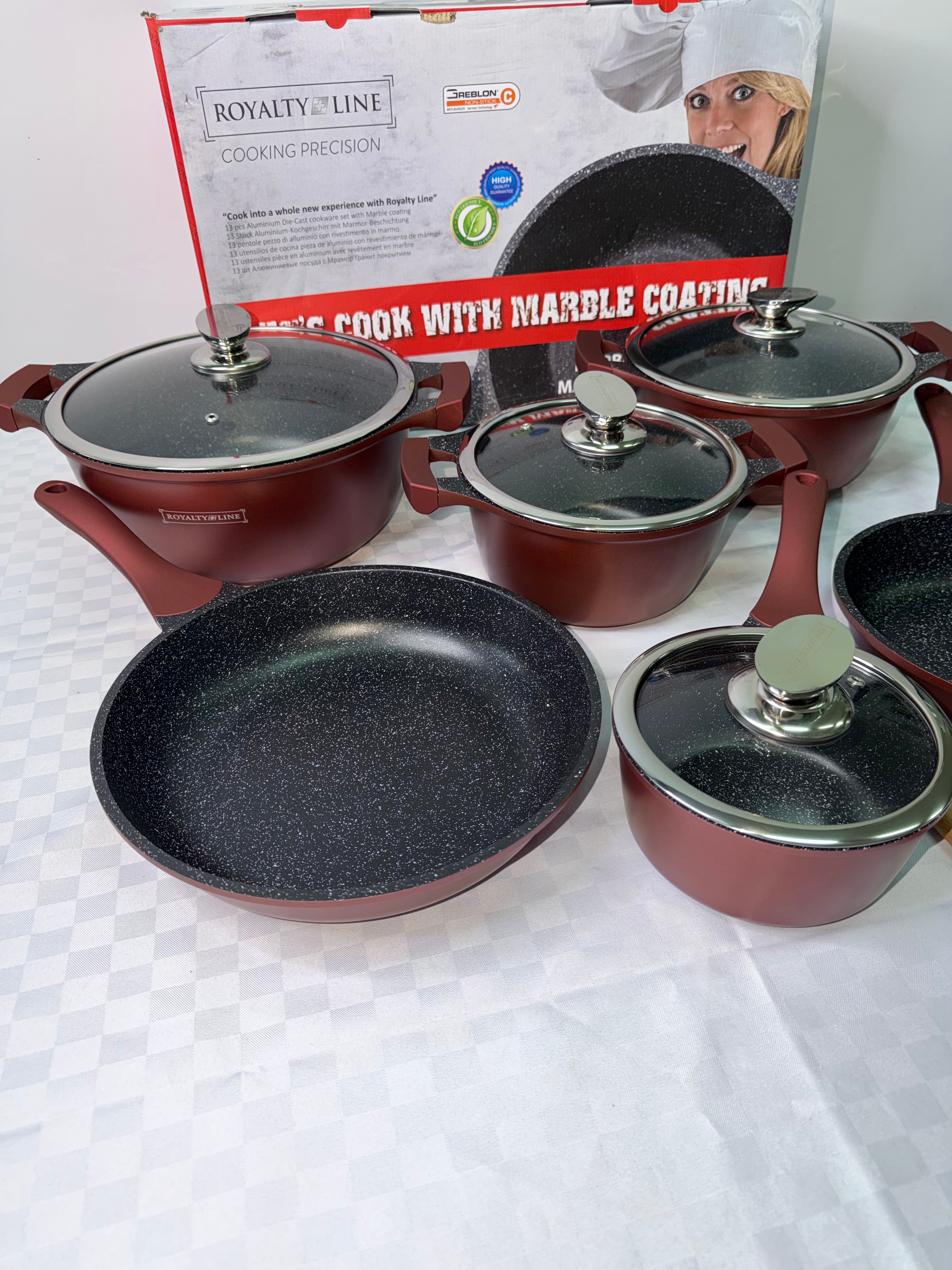 SET BATTERIA DI PENTOLE ROYALTY LINE IN PIETRA LAVICA E ANTI-ADERENTE contiene 6 PENTOLE ,4 COPERCHI e 1 MESTOLO DA CUCINA