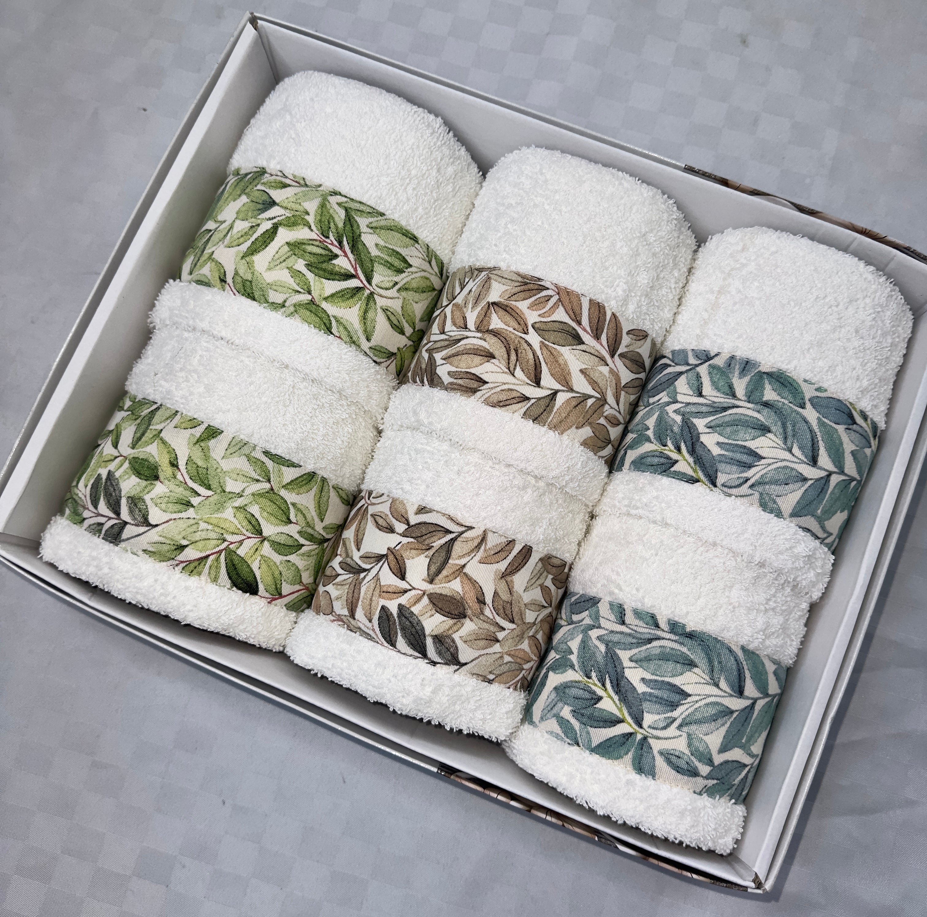 SET 6 PEZZI ASCIUGAMANO BAGNO IN SPUGNA contiene 3 Grandi Viso+3 Piccole Ospite