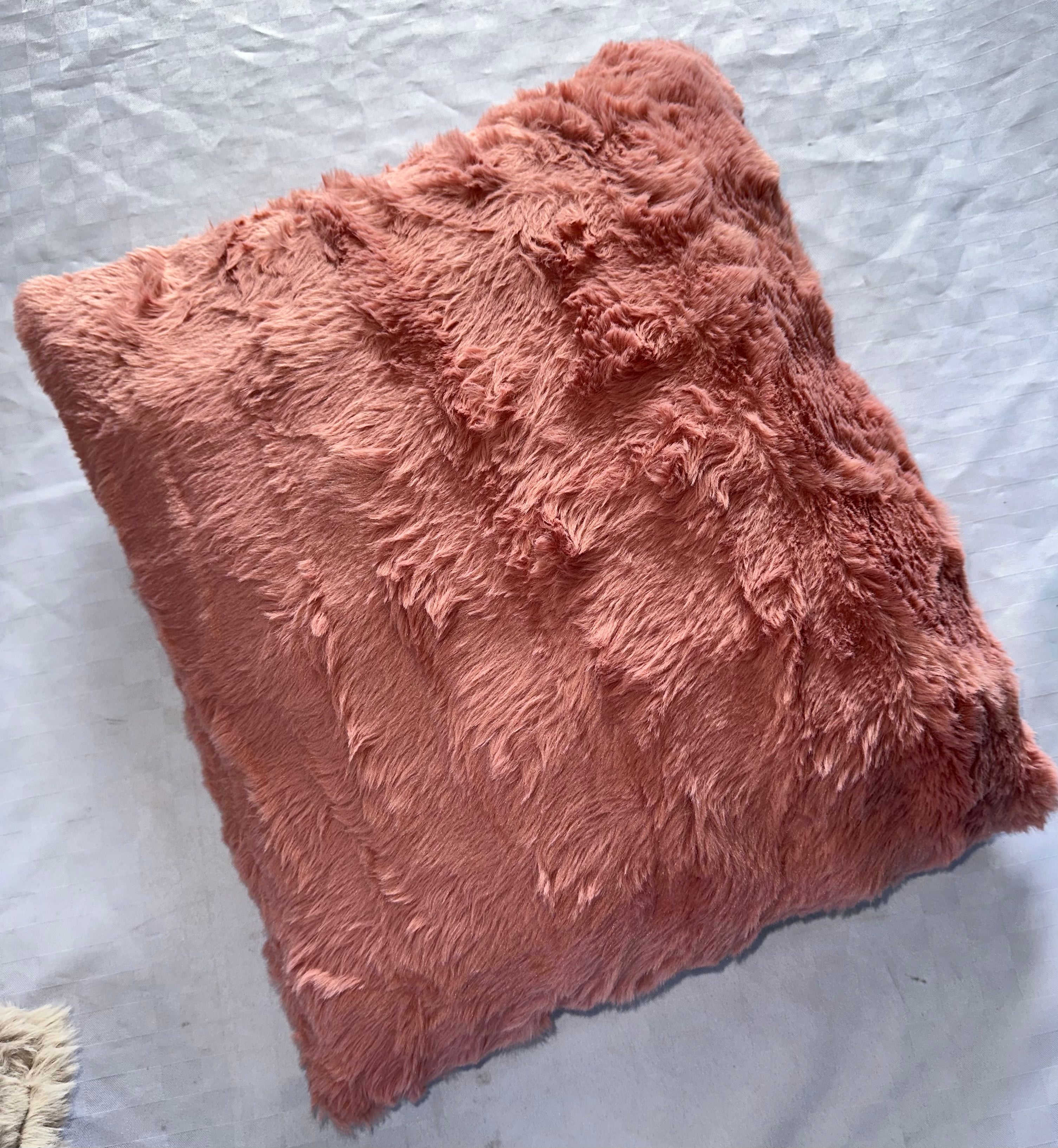 CUSCINO ARREDO PELLICCIOSO misura 40x40cm