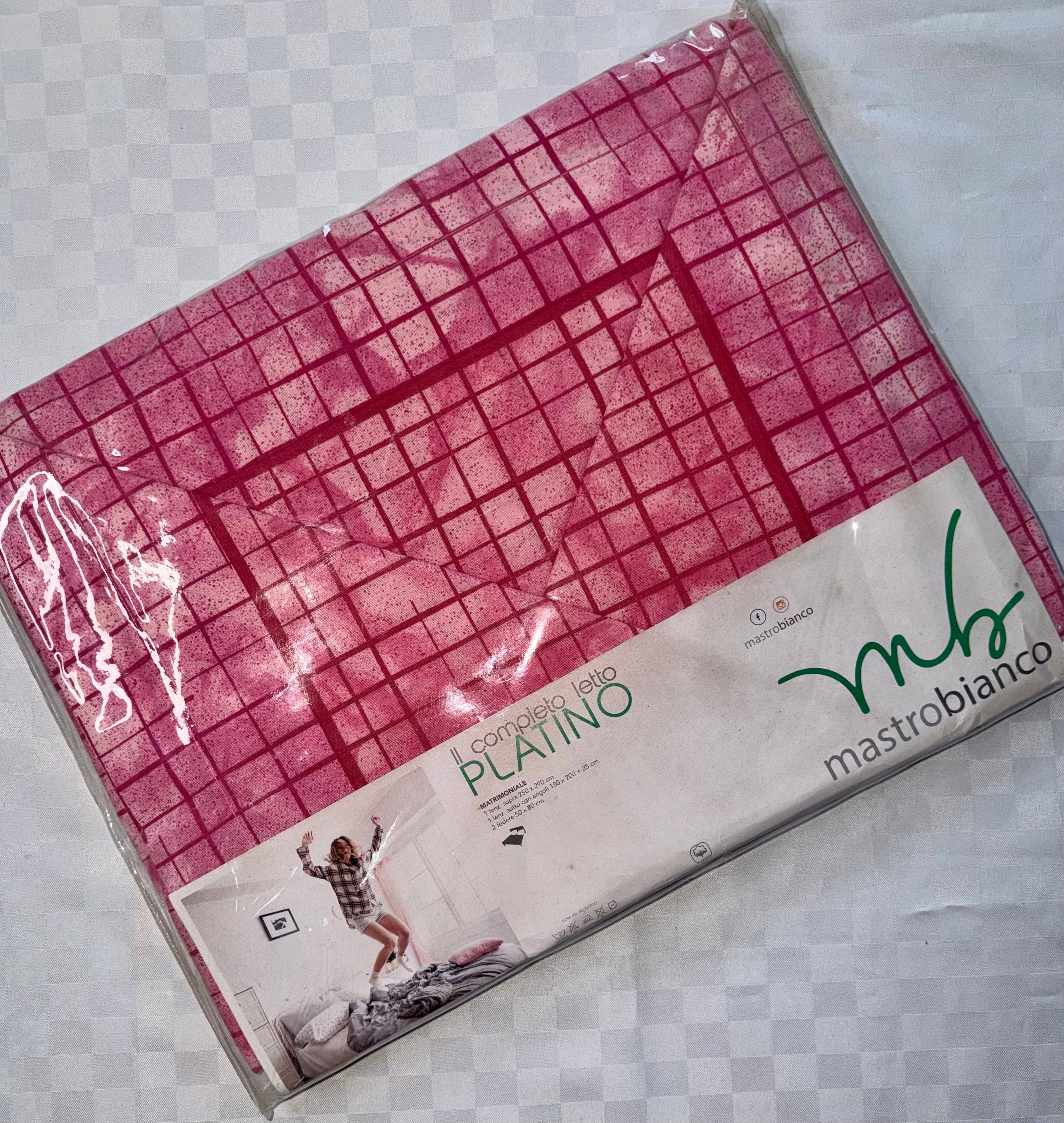COMPLETO LENZUOLA PER LETTO MATRIMONIALE Polycotton contiene Lenzuolo sopra, Lenzuolo sotto con angoli e Due Federe