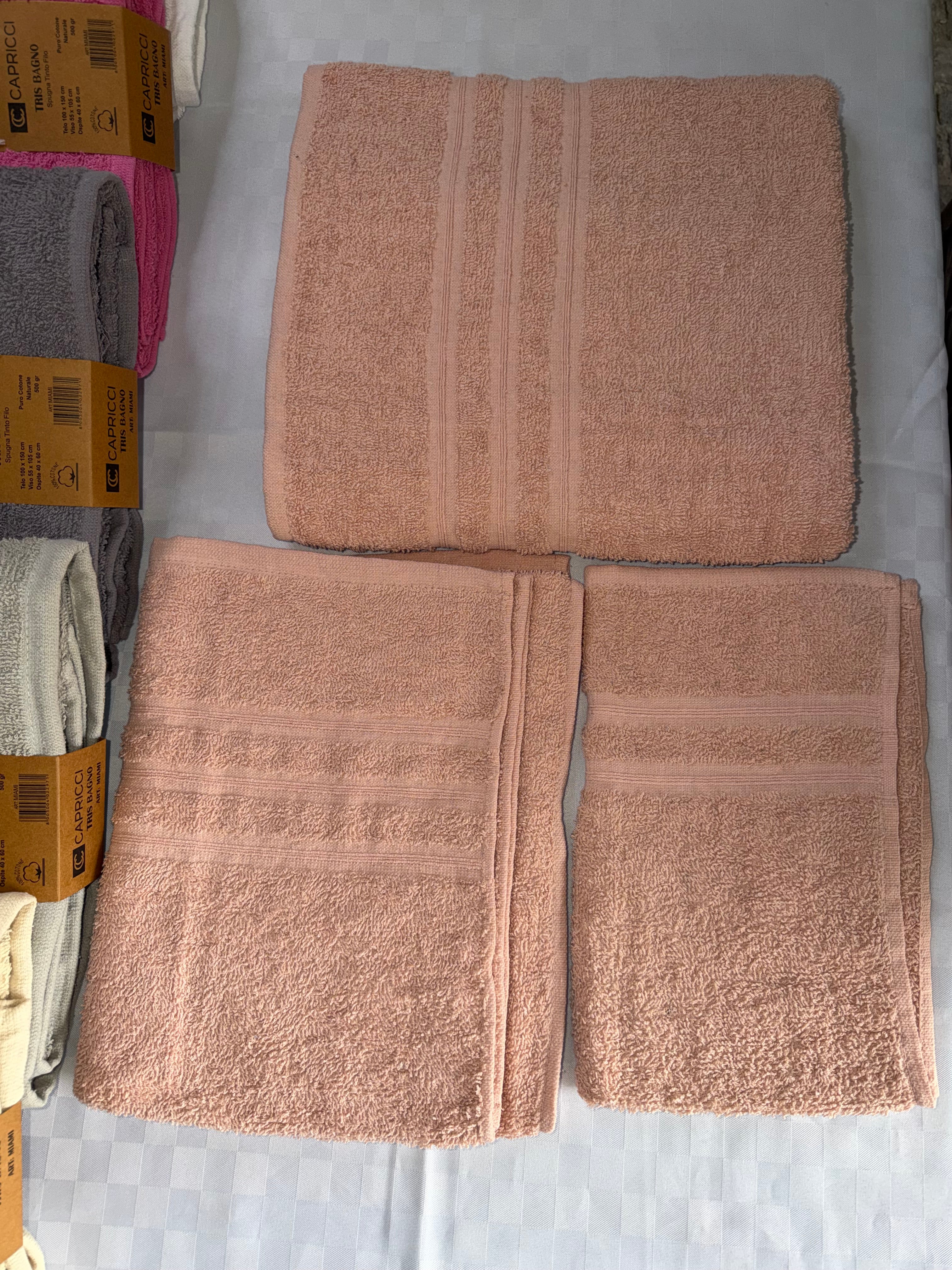 SET 3 PEZZI ASCIUGAMANI BAGNO IN SPUGNA contiene TELO DOCCIA 100x150cm, ASCIUGAMANO VISO  60x100cm e ASCIUGAMANO OSPITE 40x60cm