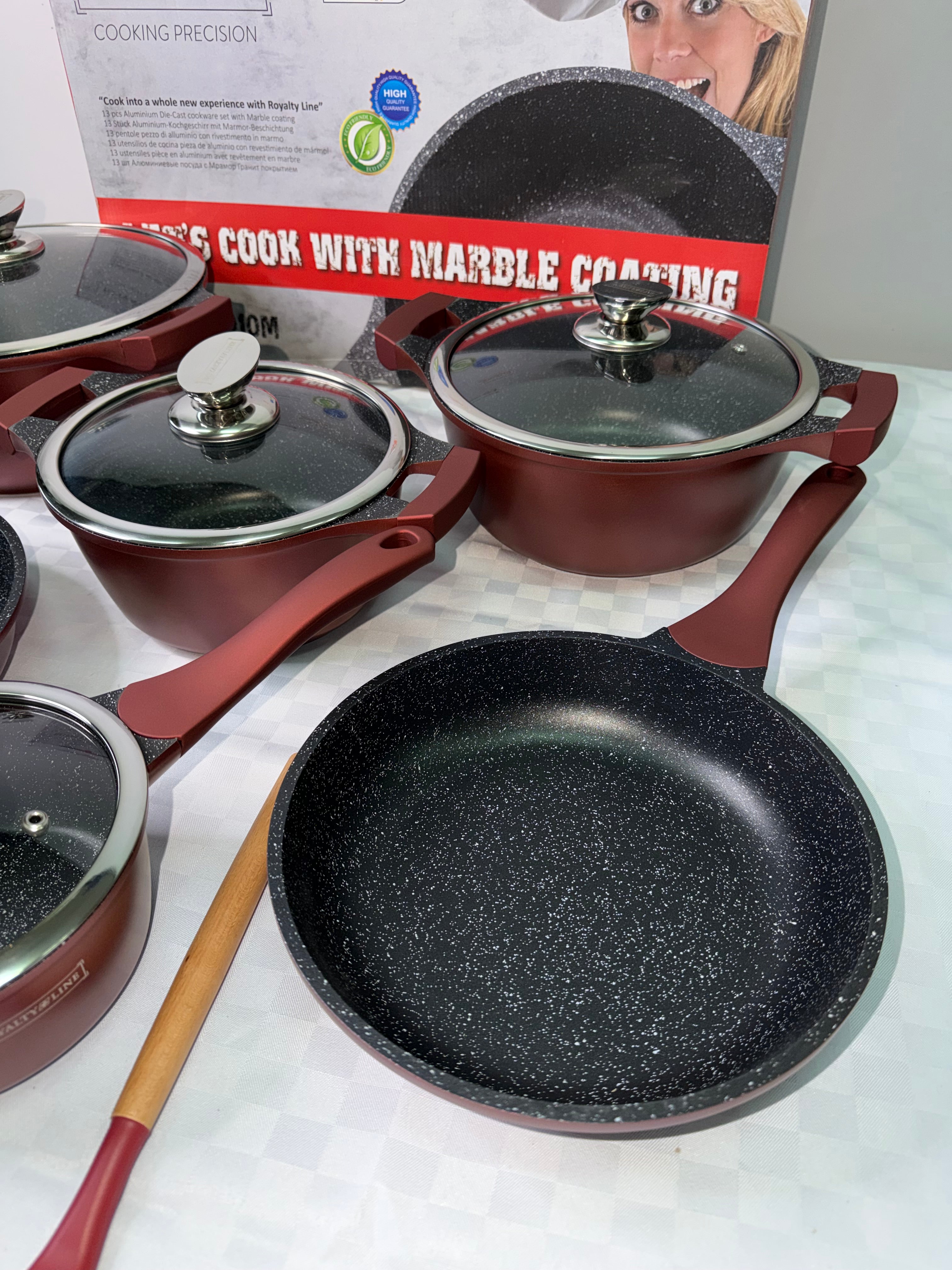 SET BATTERIA DI PENTOLE ROYALTY LINE IN PIETRA LAVICA E ANTI-ADERENTE contiene 6 PENTOLE ,4 COPERCHI e 1 MESTOLO DA CUCINA
