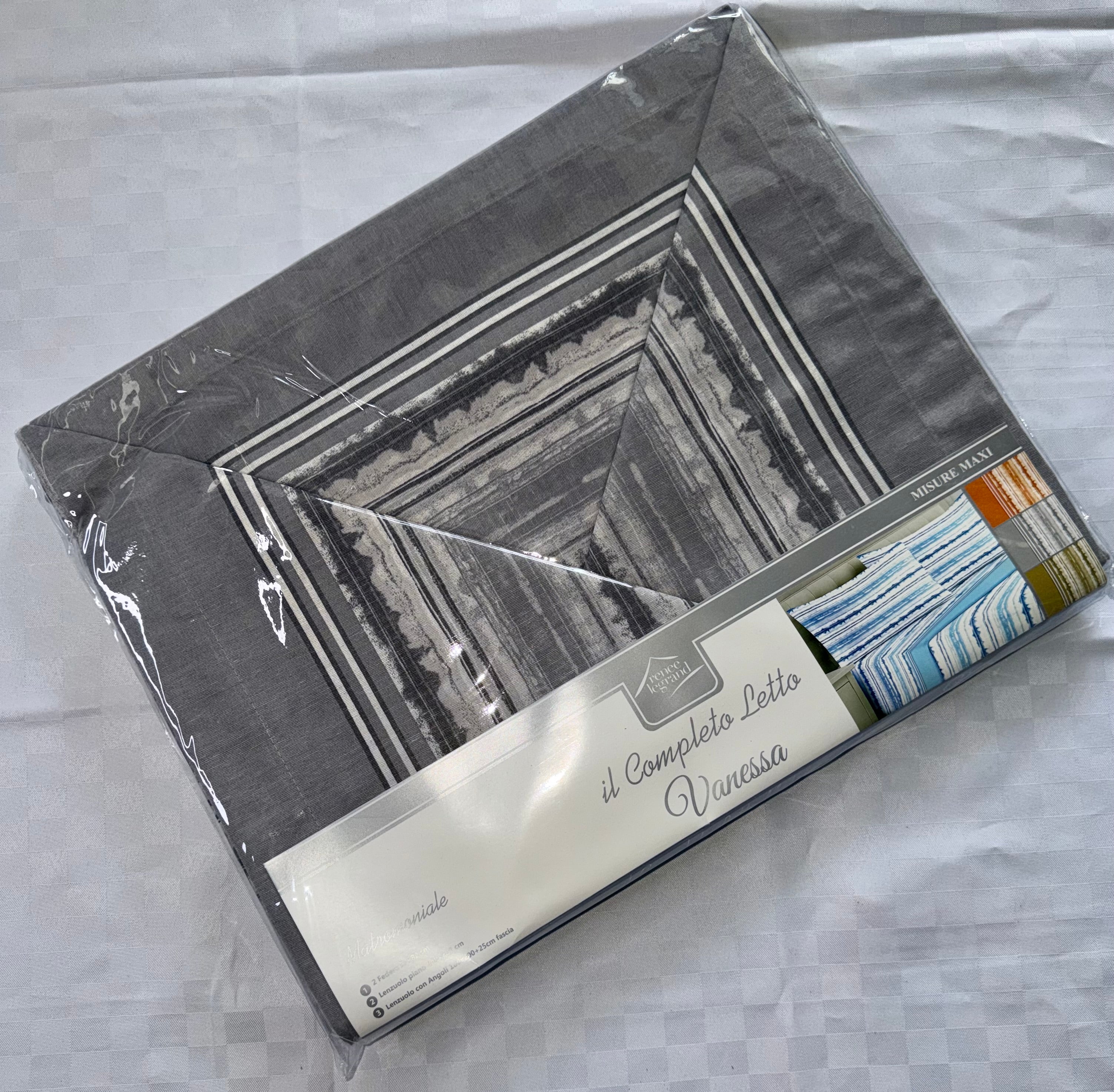 COMPLETO LENZUOLA PER LETTO MATRIMONIALE Polycotton contiene Lenzuolo sopra, Lenzuolo sotto con angoli e Due Federe