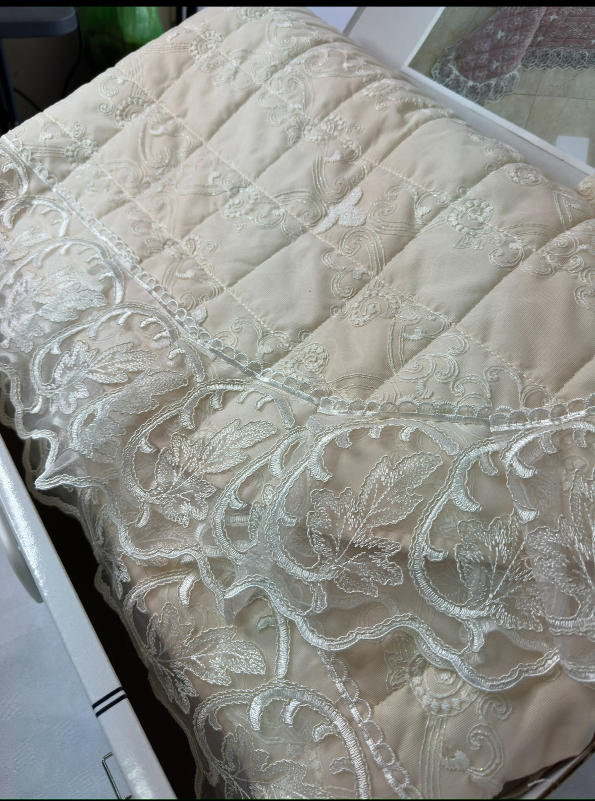 COPRILETTO TRAPUNTINO PRIMAVERA/ESTATE LAURA
BLASI MATRIMONIALE CON VOILANT IN MACRAME E 3
CUSCINI ARREDO COMPRESI