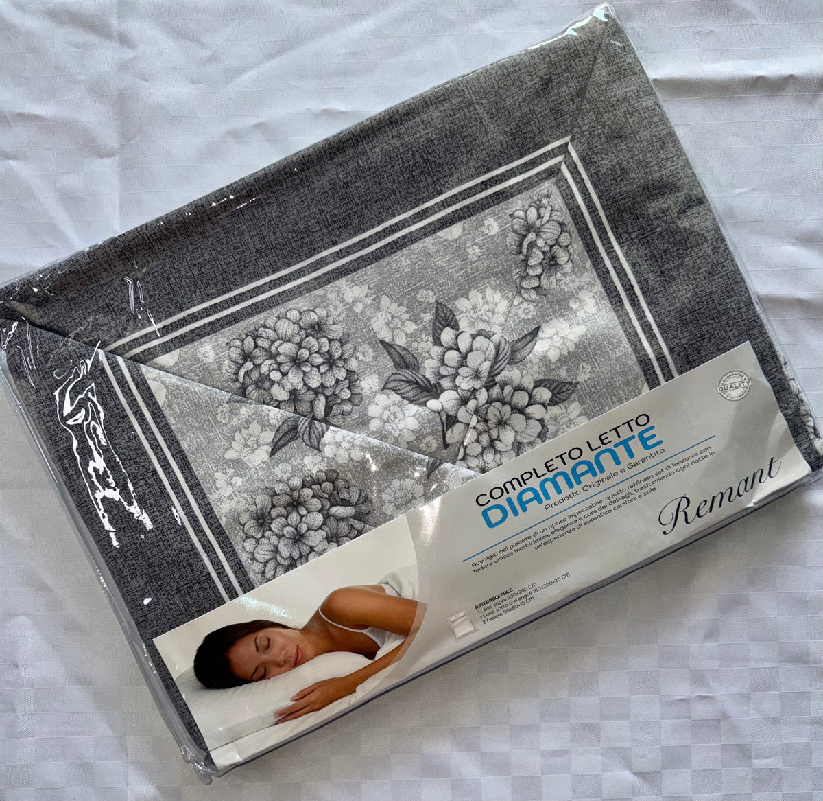 COMPLETO LENZUOLA PER LETTO MATRIMONIALE Polycotton contiene Lenzuolo sopra, Lenzuolo sotto con angoli e Due Federe