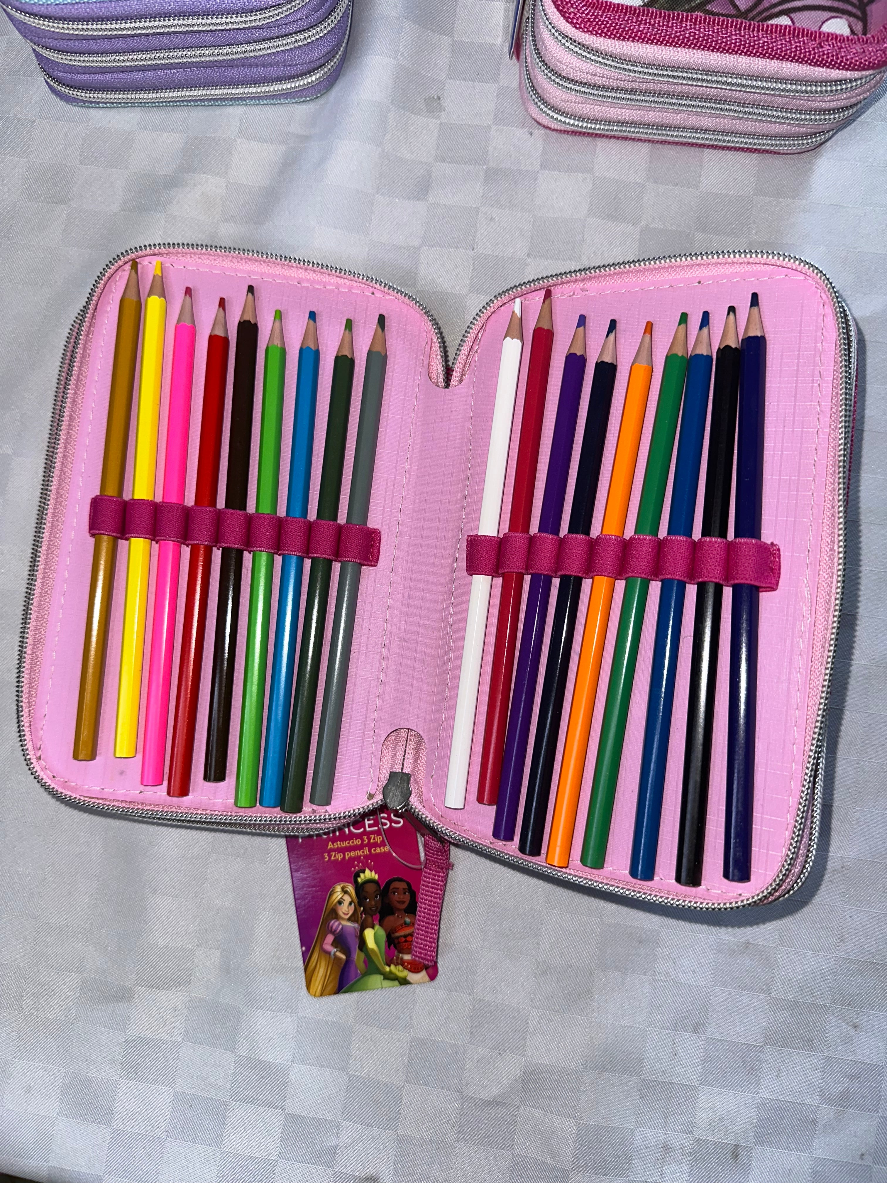 ASTUCCIO BIMBA CON 3 SCOMPARTI  COMPRESO DI COLORI,PENNARELLI, MATITA, PENNE E RIGHELLO
