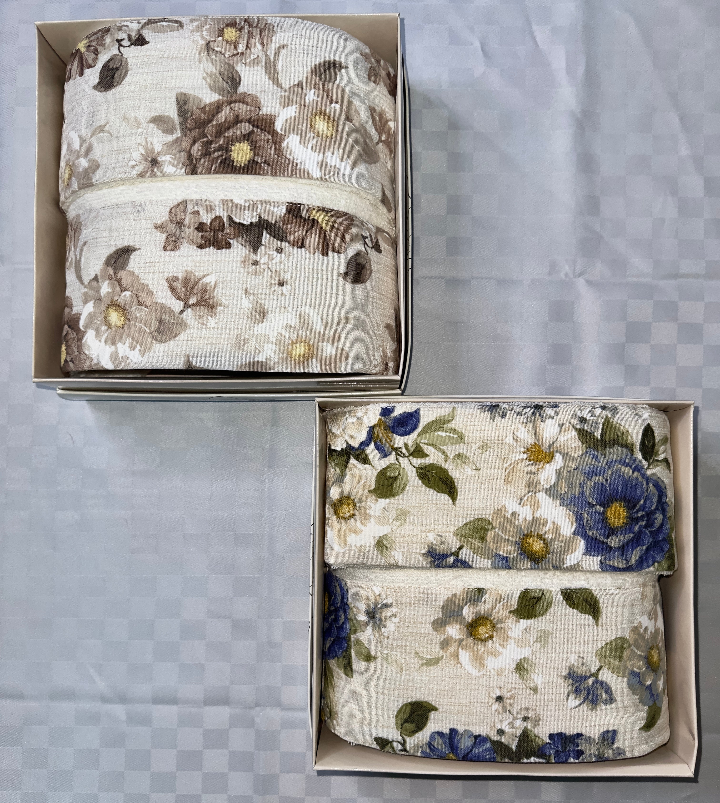 COPPIA DI ASCIUGAMANI BAGNO IN SPUGNA SCATOLATA  1 Grande Viso + 1 Piccola Ospite