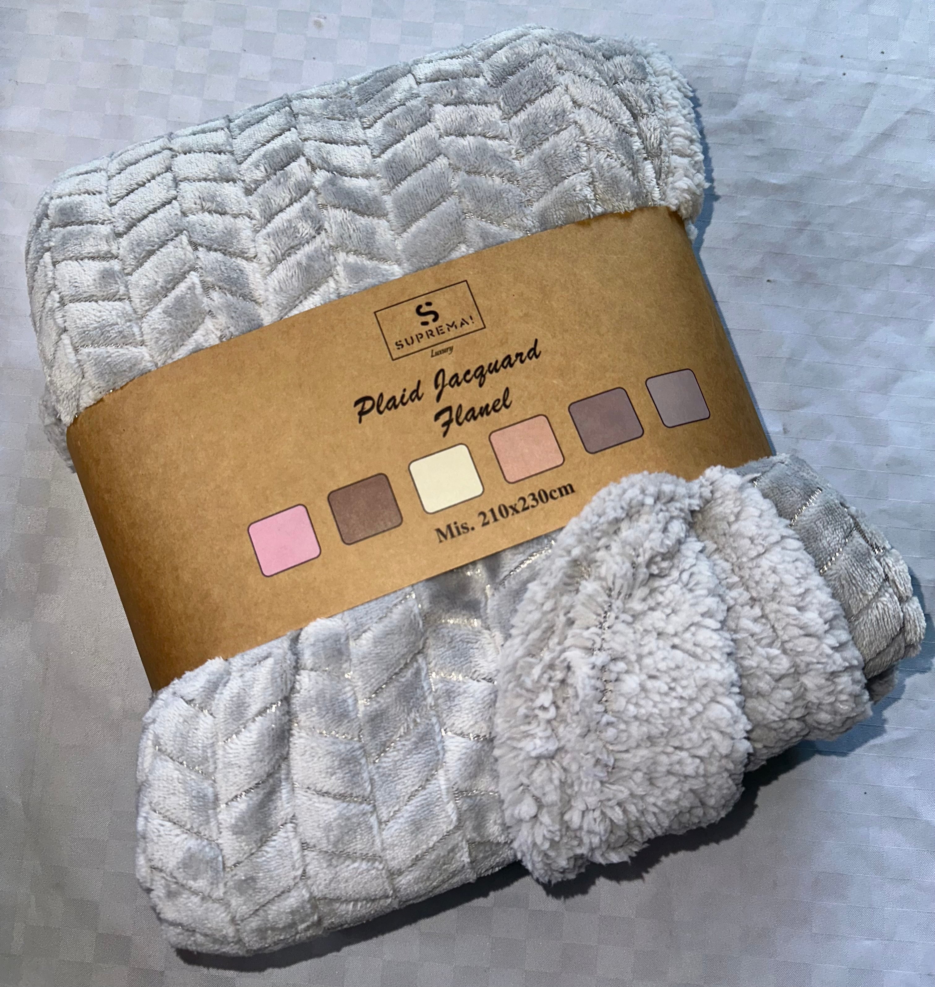 COPERTA PLAID IN MORBIDO PILE CON PELLICCIA SOTTO Disponibile in due misure 210x230cm oppure 160x200cm