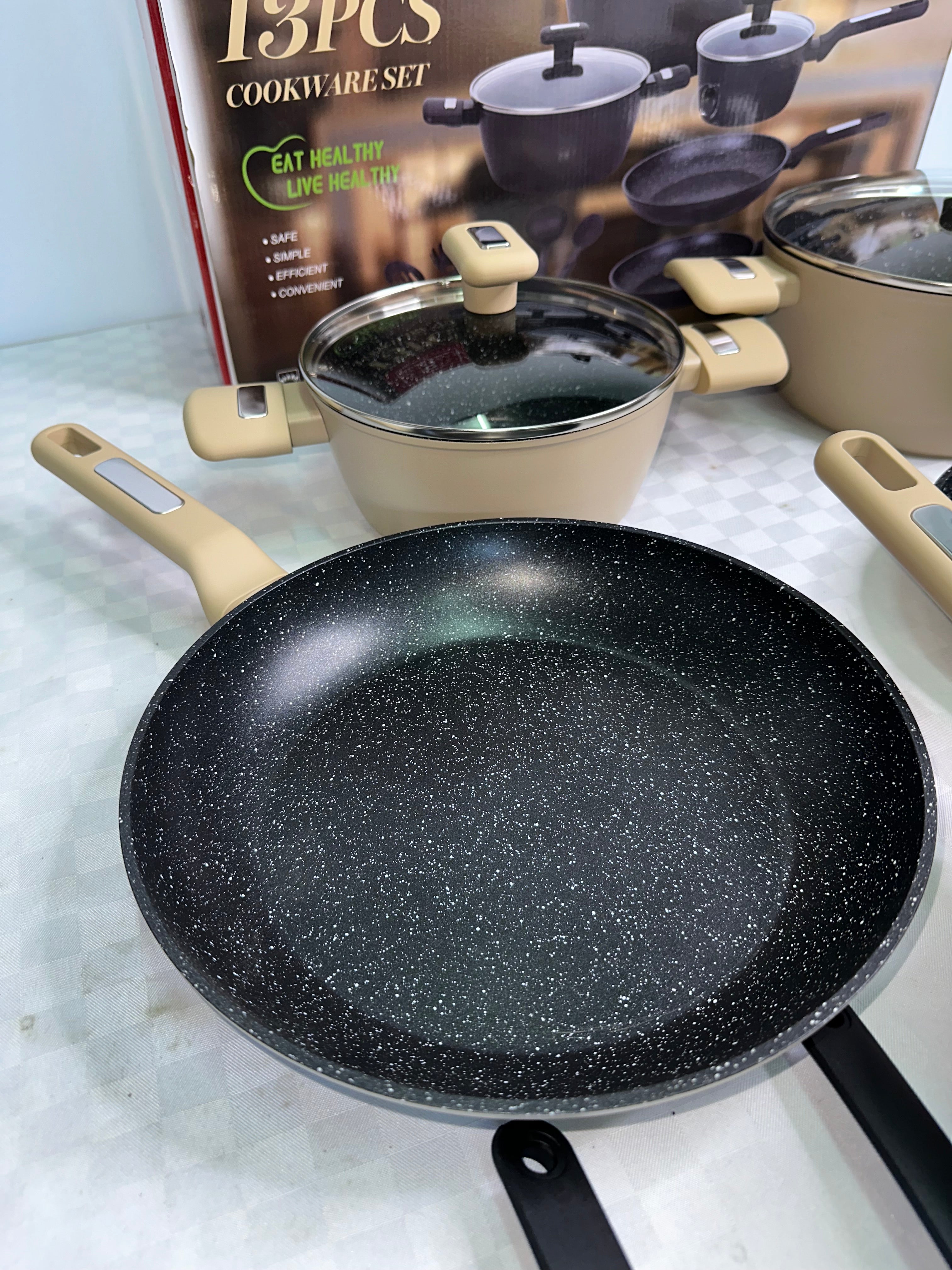 BATTERIA DI PENTOLE IN PIETRA LAVICA E ANTI-ADERENTE contiene 2 Padelle , 3 Pentole , 3 Coperchi e 5 Utensili da Cucina
