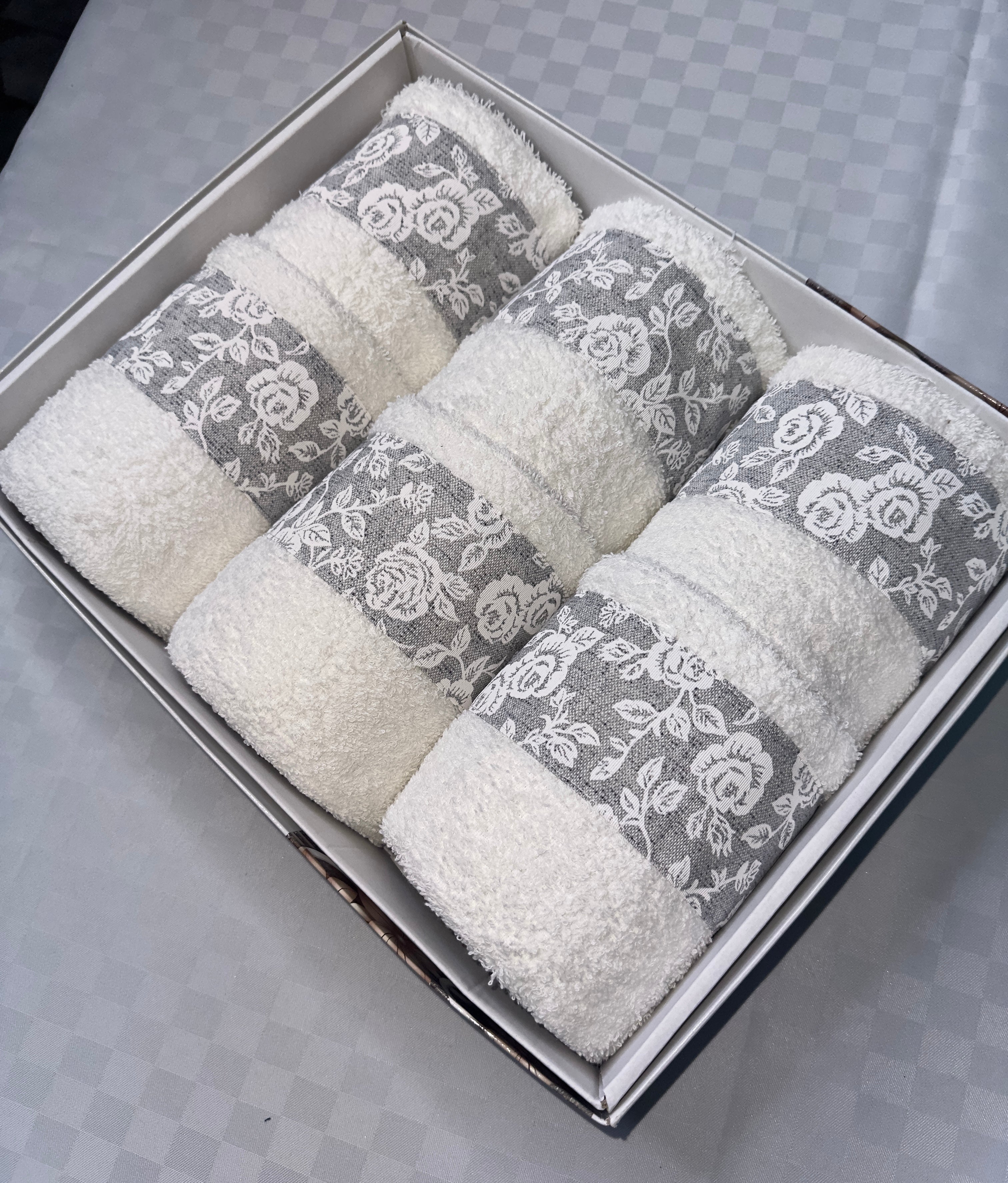 SET 6 PEZZI ASCIUGAMANO BAGNO IN SPUGNA contiene 3 Grandi Viso+3 Piccole Ospite