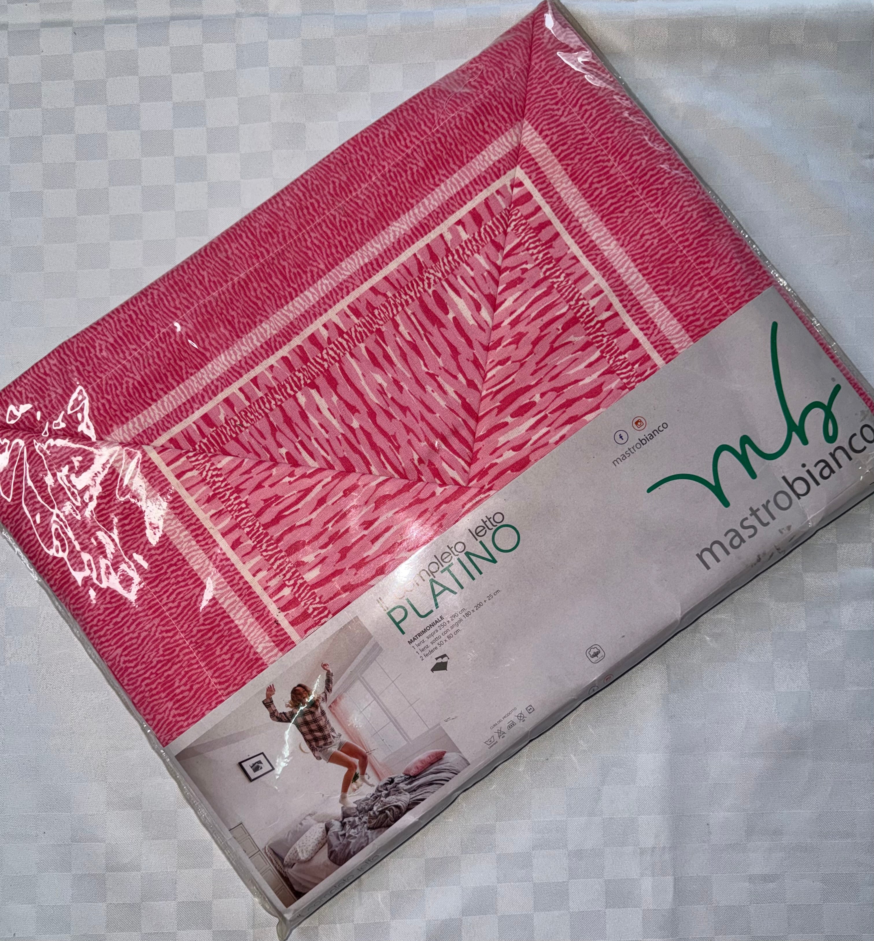 COMPLETO LENZUOLA PER LETTO MATRIMONIALE Polycotton contiene Lenzuolo sopra, Lenzuolo sotto con angoli e Due Federe