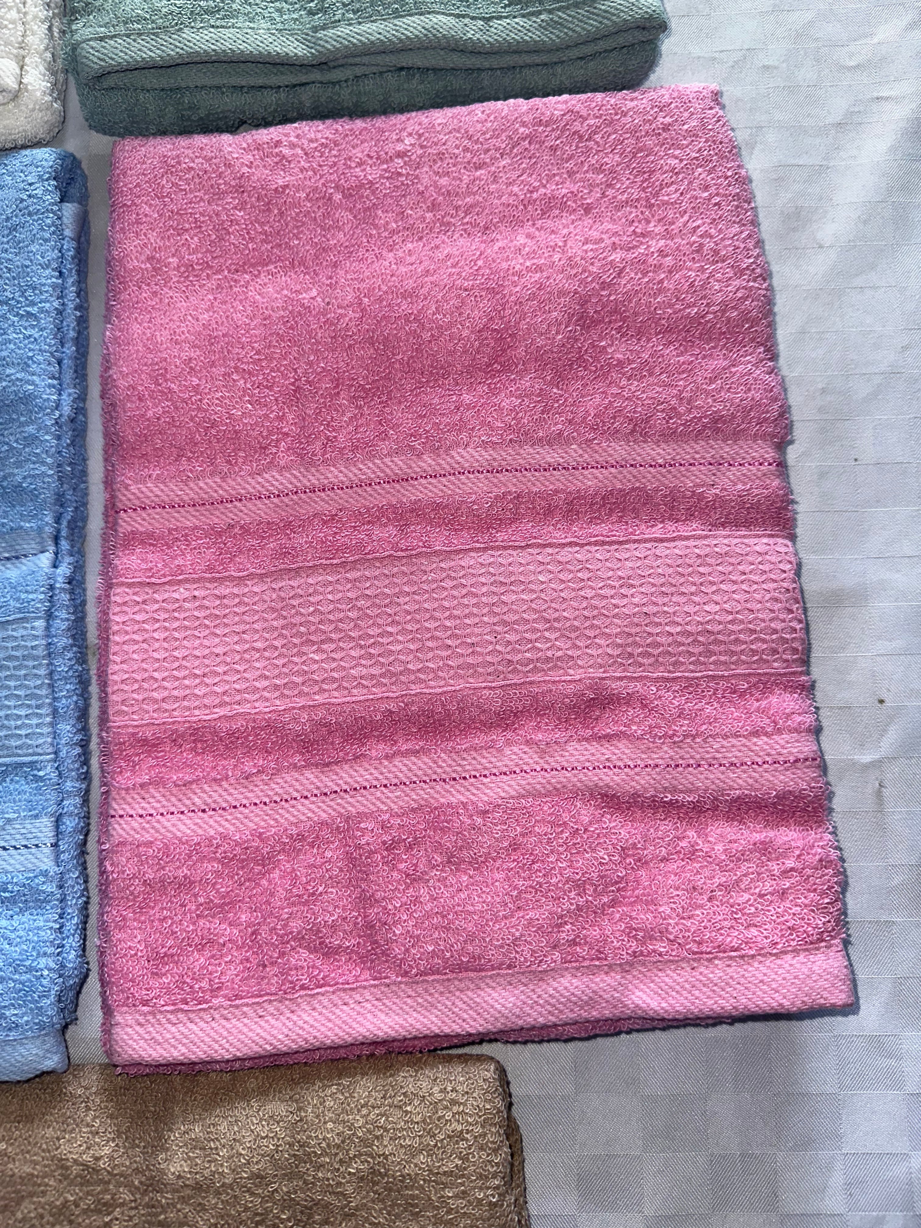 COPPIA ASCIUGAMANI BAGNO IN SPUGNA contiene 1 Grande Viso + 1 Piccola Ospite