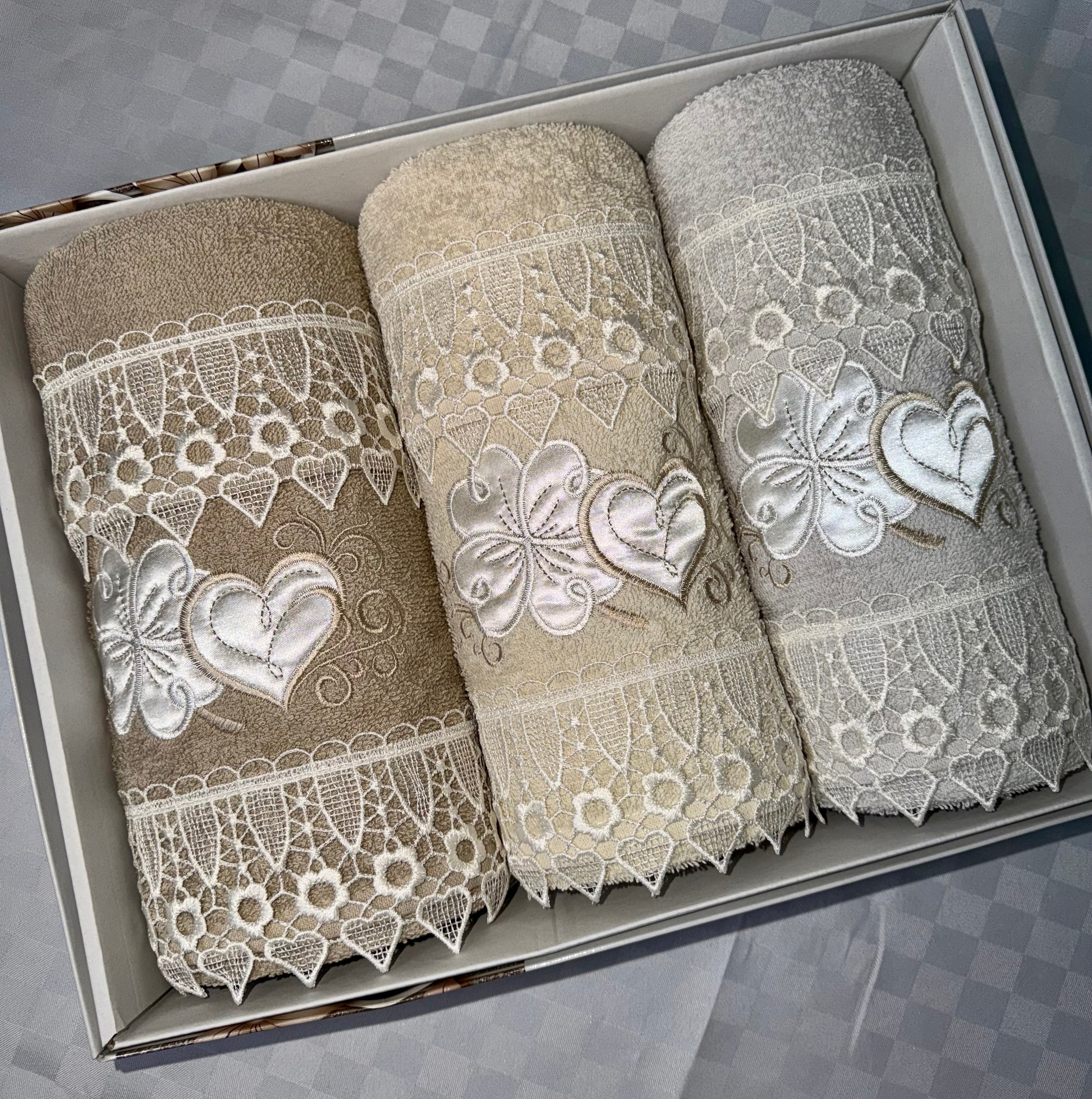 SET 6 PEZZI ASCIUGAMANO BAGNO IN SPUGNA contiene 3 Grandi Viso+3 Piccole Ospite