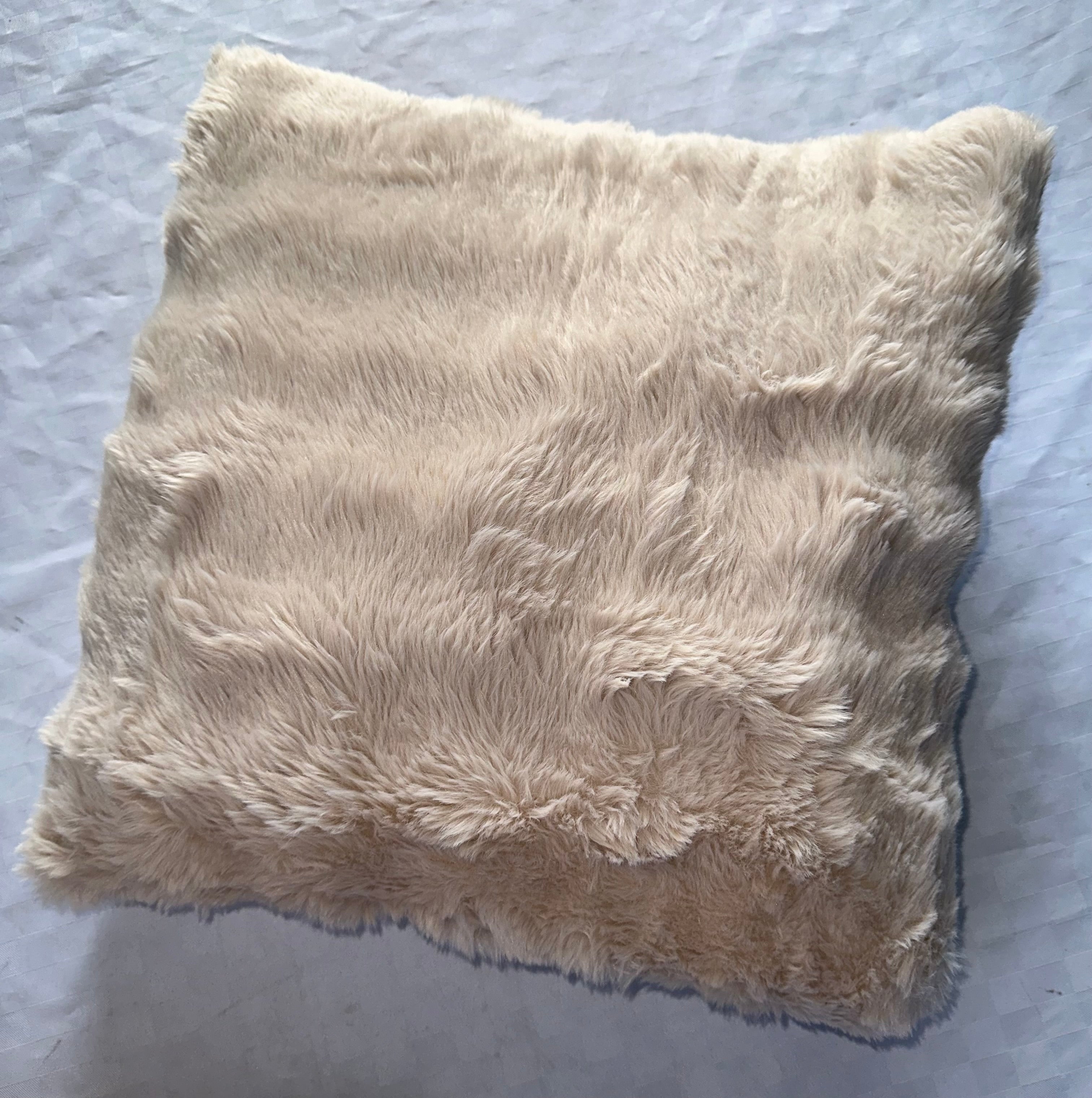 CUSCINO ARREDO PELLICCIOSO misura 40x40cm