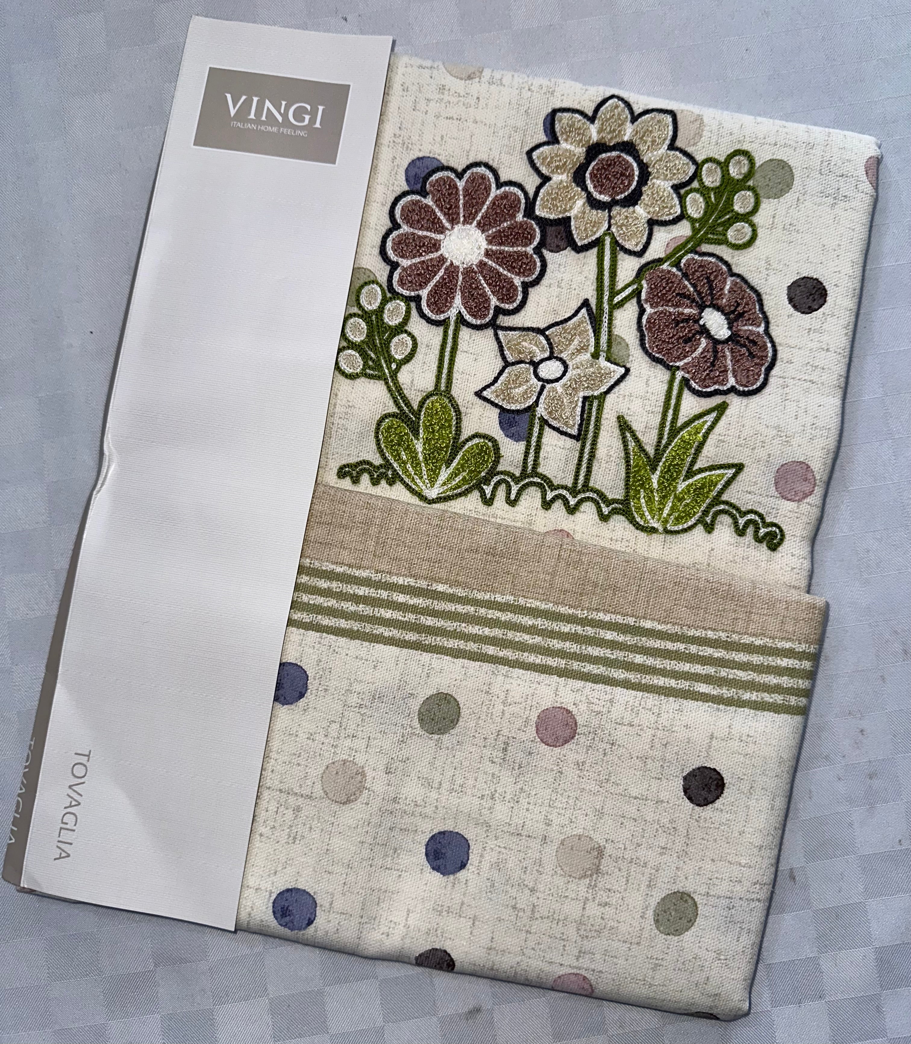 TOVAGLIA DA TAVOLA VINGI CON RICAMO X6 PERSONE (140x180cm) IN COTONE 100%