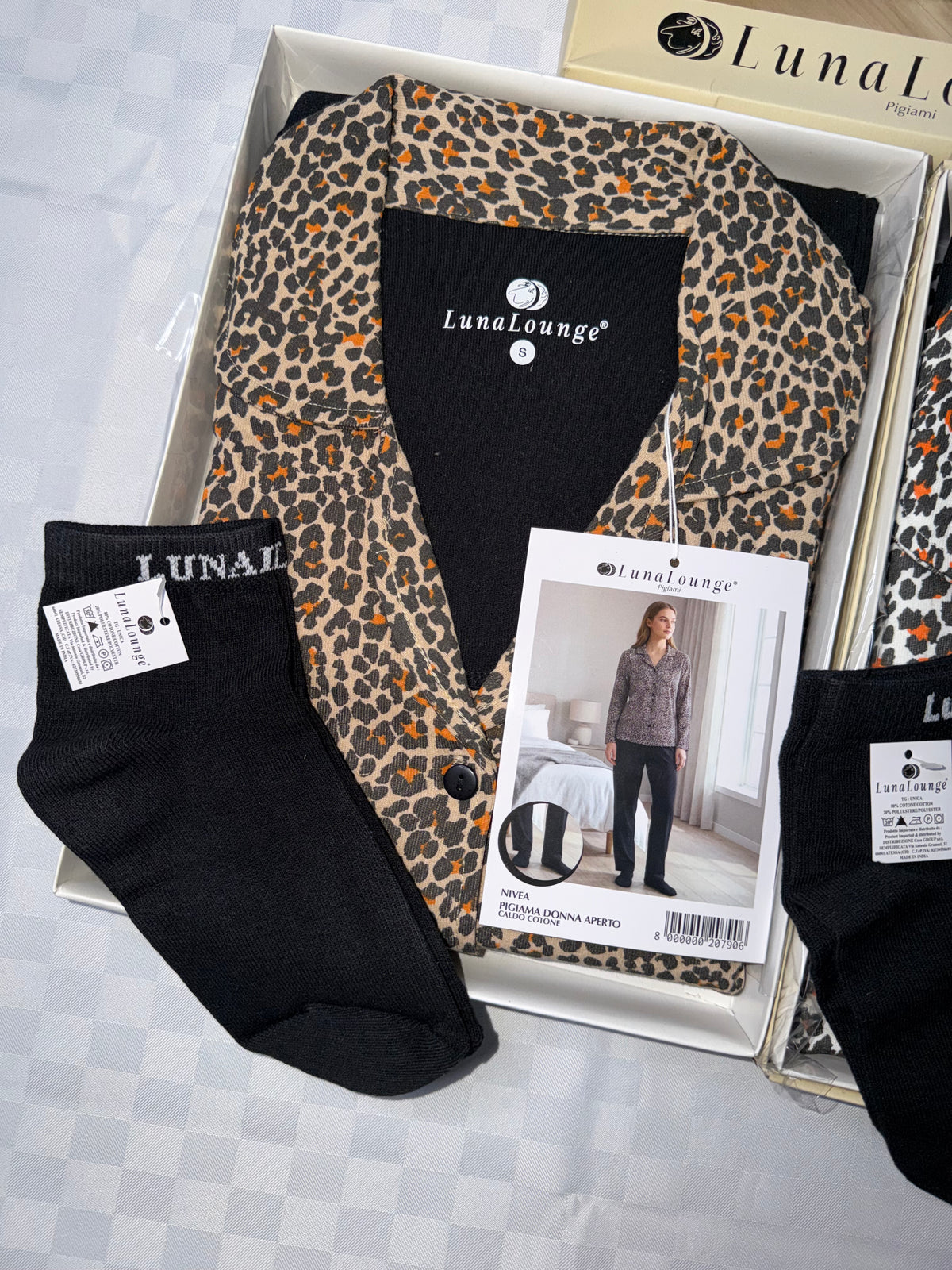 PIGIAMA DONNA IN COTONE CALDO Manica lunga e Pantalone lungo aperto avanti con bottoni (COMPRESO DI CALZINI)