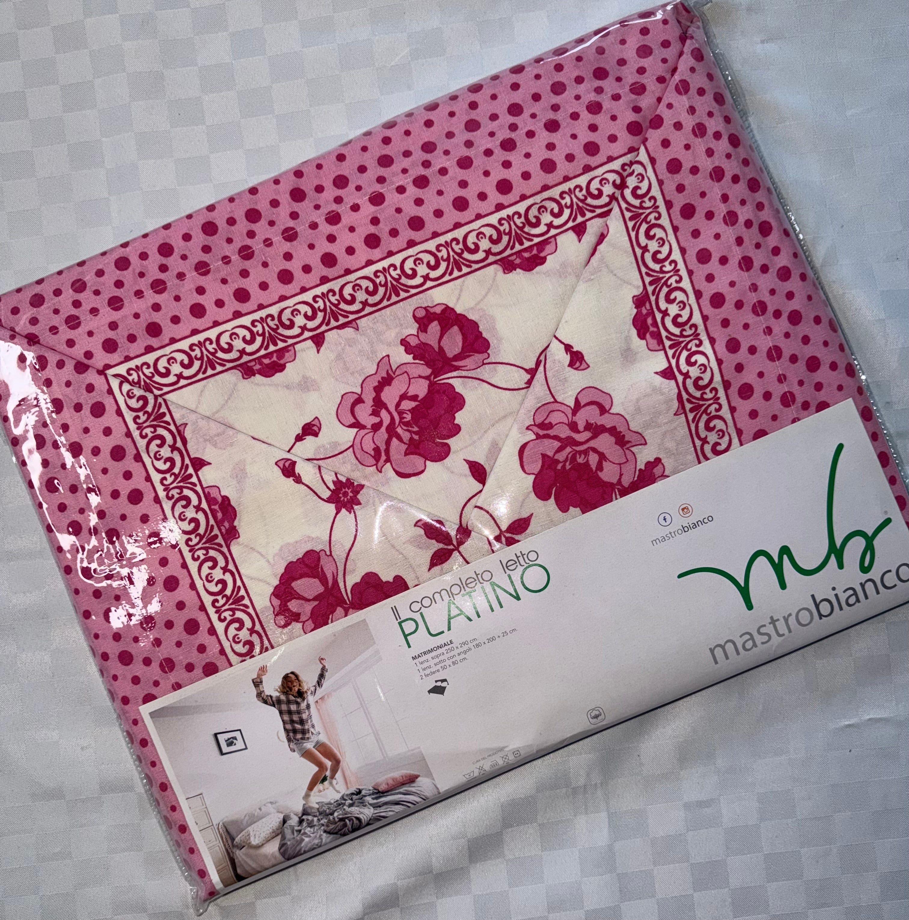 COMPLETO LENZUOLA PER LETTO MATRIMONIALE Polycotton contiene Lenzuolo sopra, Lenzuolo sotto con angoli e Due Federe
