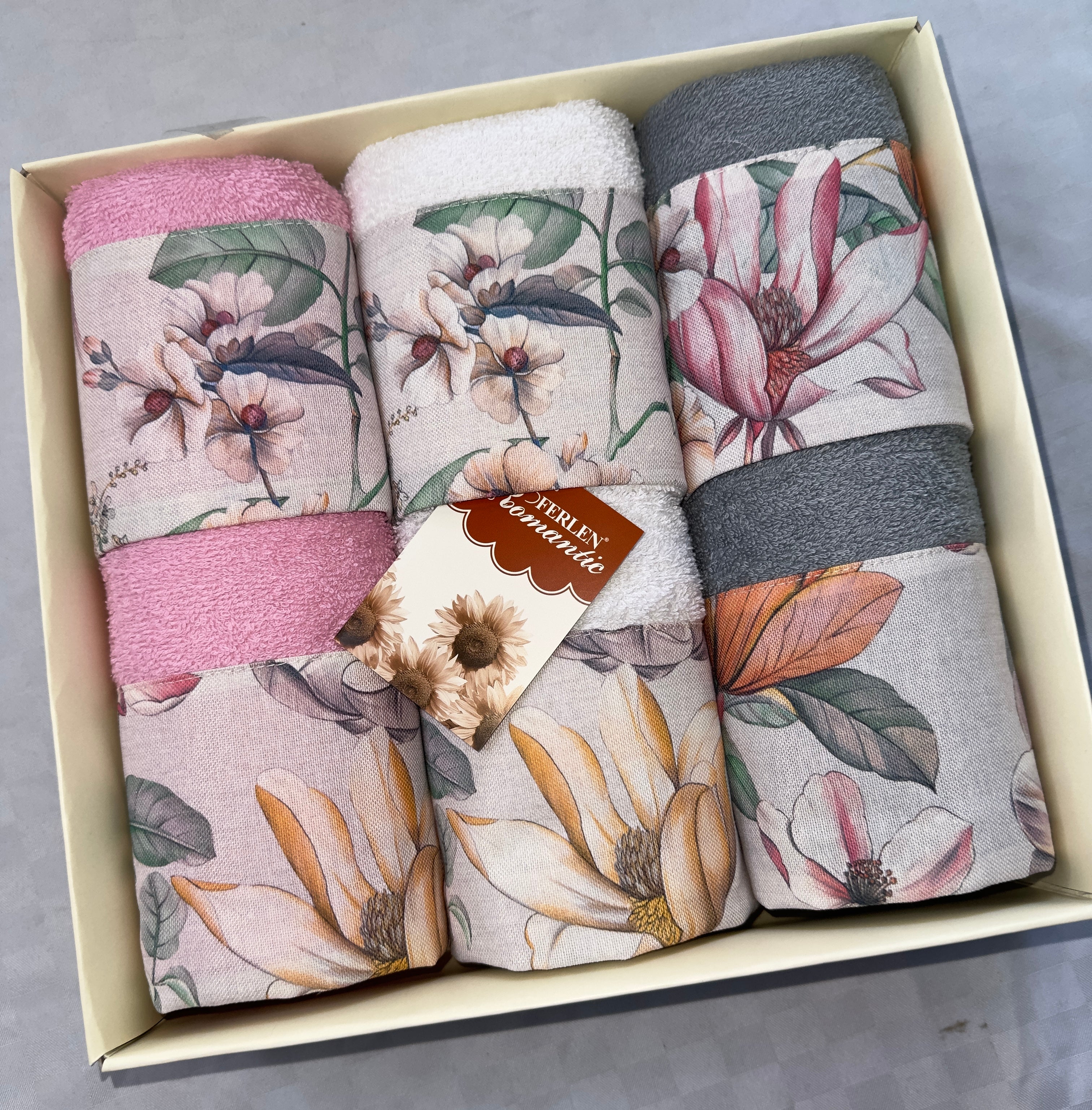 SET 6 PEZZI ASCIUGAMANO BAGNO IN SPUGNA contiene 3 Grandi Viso+3 Piccole Ospite