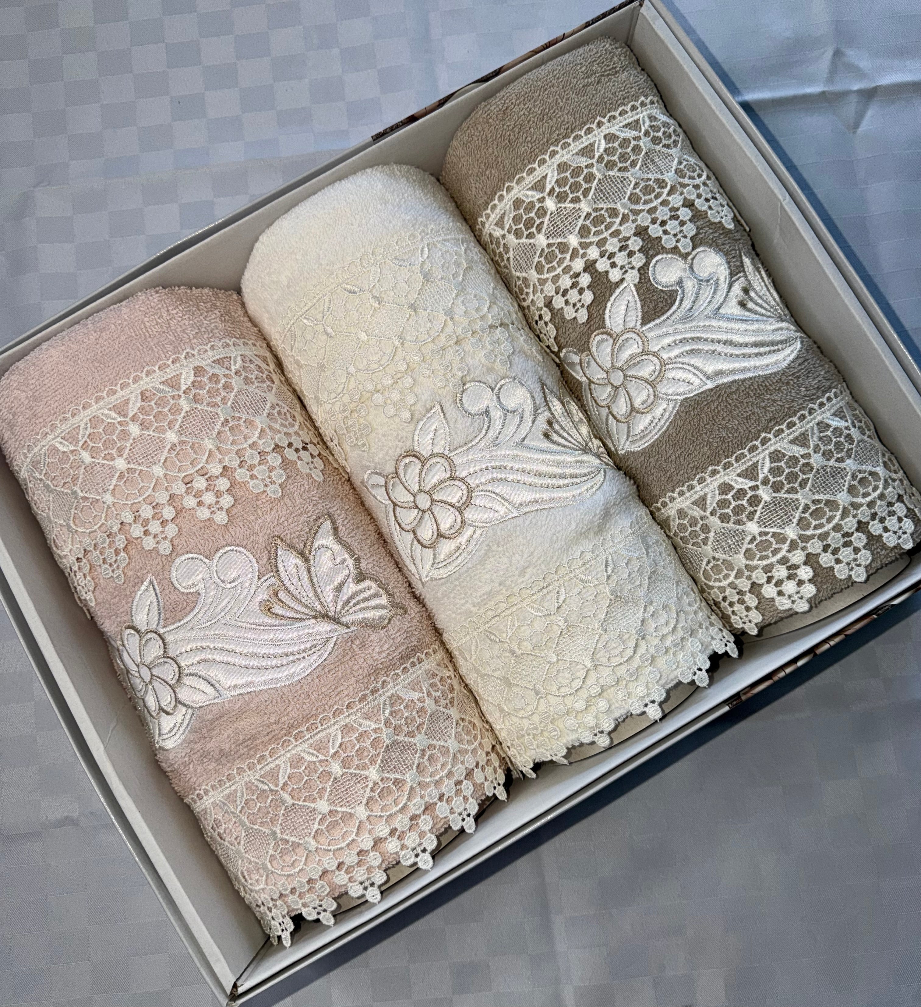 SET 6 PEZZI ASCIUGAMANO BAGNO IN SPUGNA contiene 3 Grandi Viso+3 Piccole Ospite