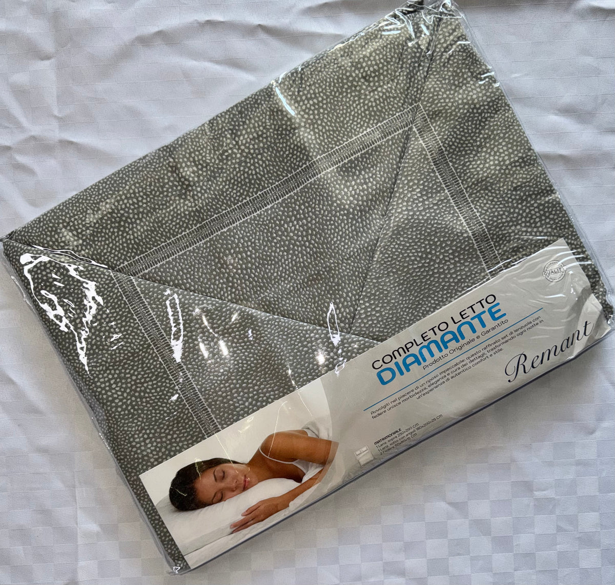 COMPLETO LENZUOLA PER LETTO MATRIMONIALE Polycotton contiene Lenzuolo sopra, Lenzuolo sotto con angoli e Due Federe