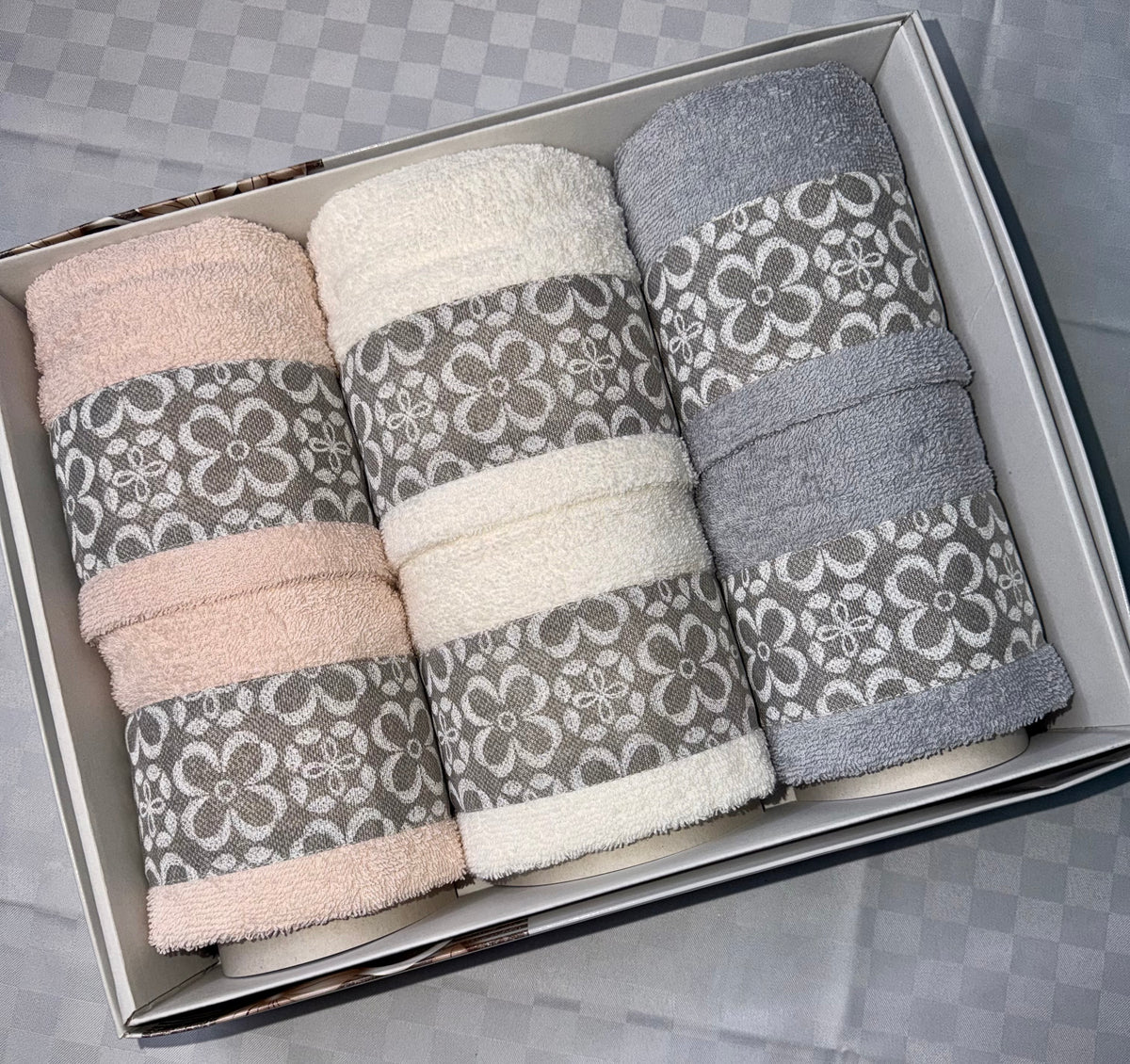SET 6 PEZZI ASCIUGAMANO BAGNO IN SPUGNA contiene 3 Grandi Viso+3 Piccole Ospite