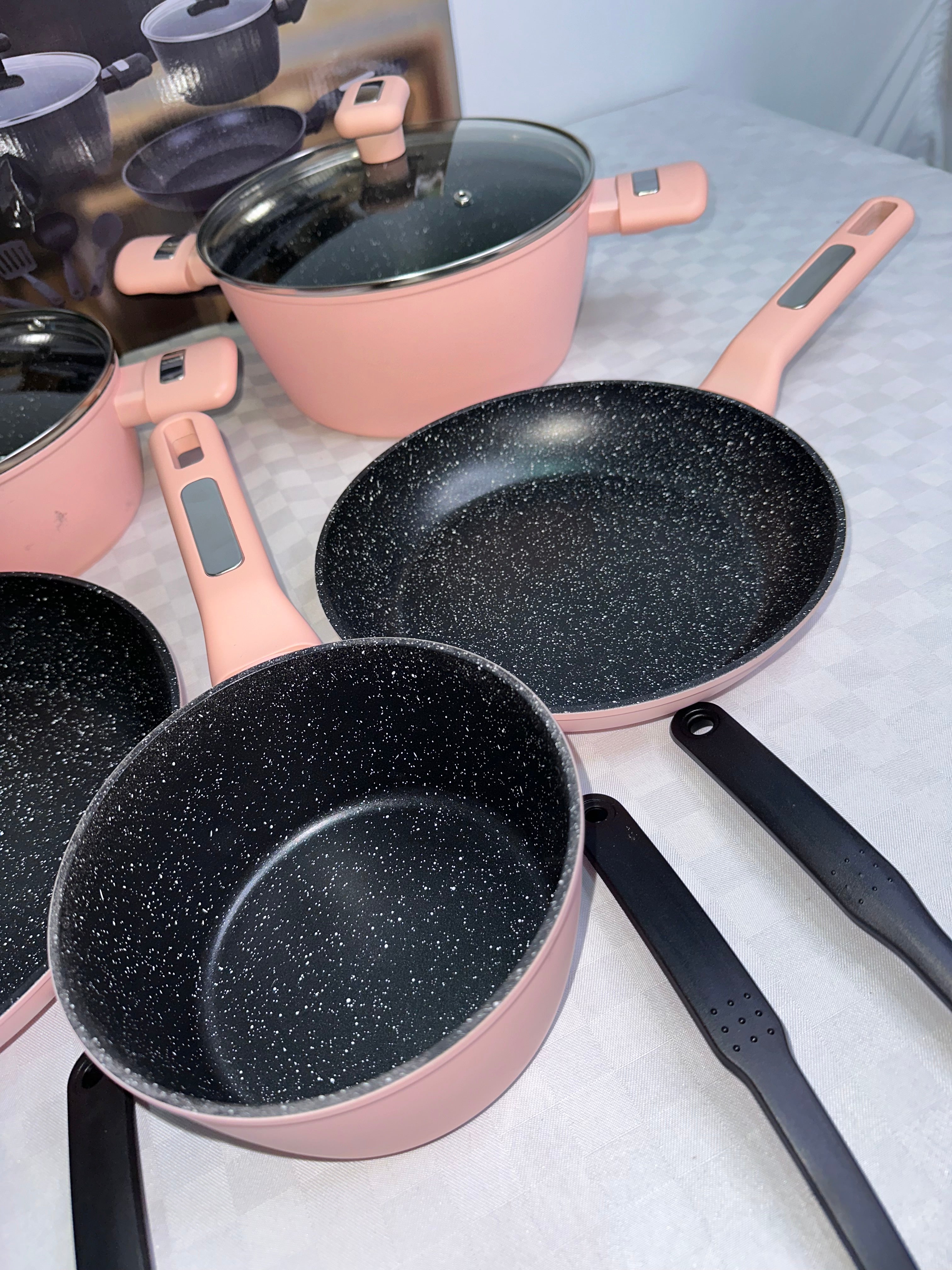 BATTERIA DI PENTOLE IN PIETRA LAVICA E ANTI-ADERENTE contiene 2 Padelle , 3 Pentole , 3 Coperchi e 5 Utensili da Cucina