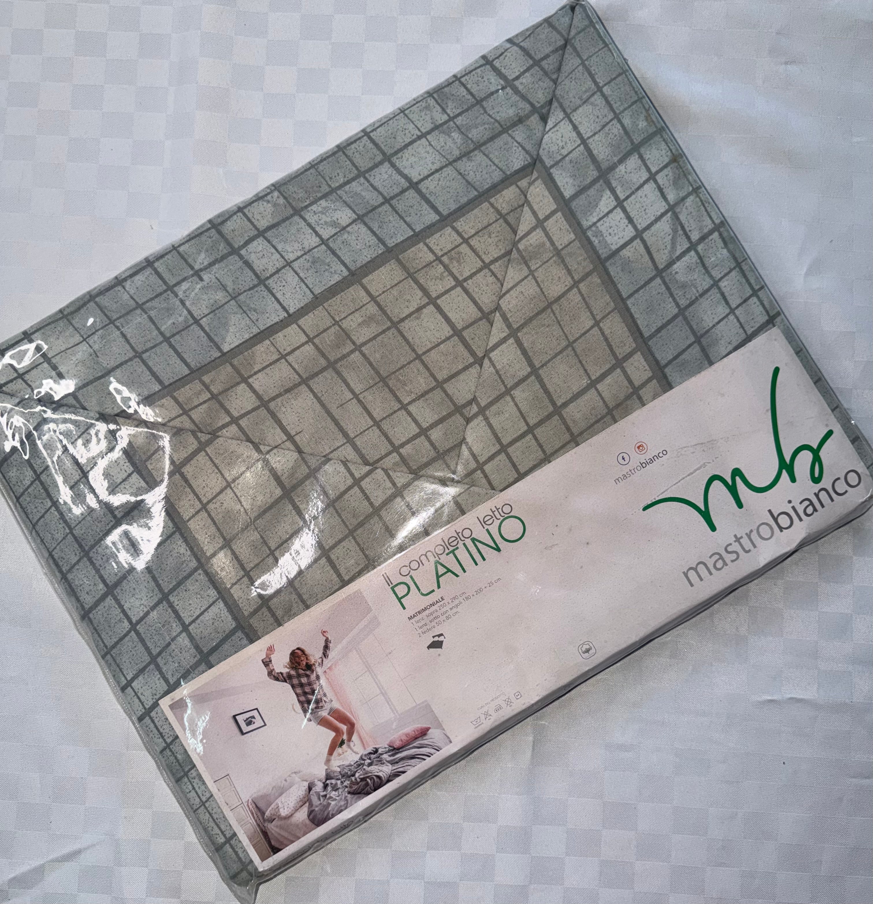 COMPLETO LENZUOLA PER LETTO MATRIMONIALE Polycotton contiene Lenzuolo sopra, Lenzuolo sotto con angoli e Due Federe