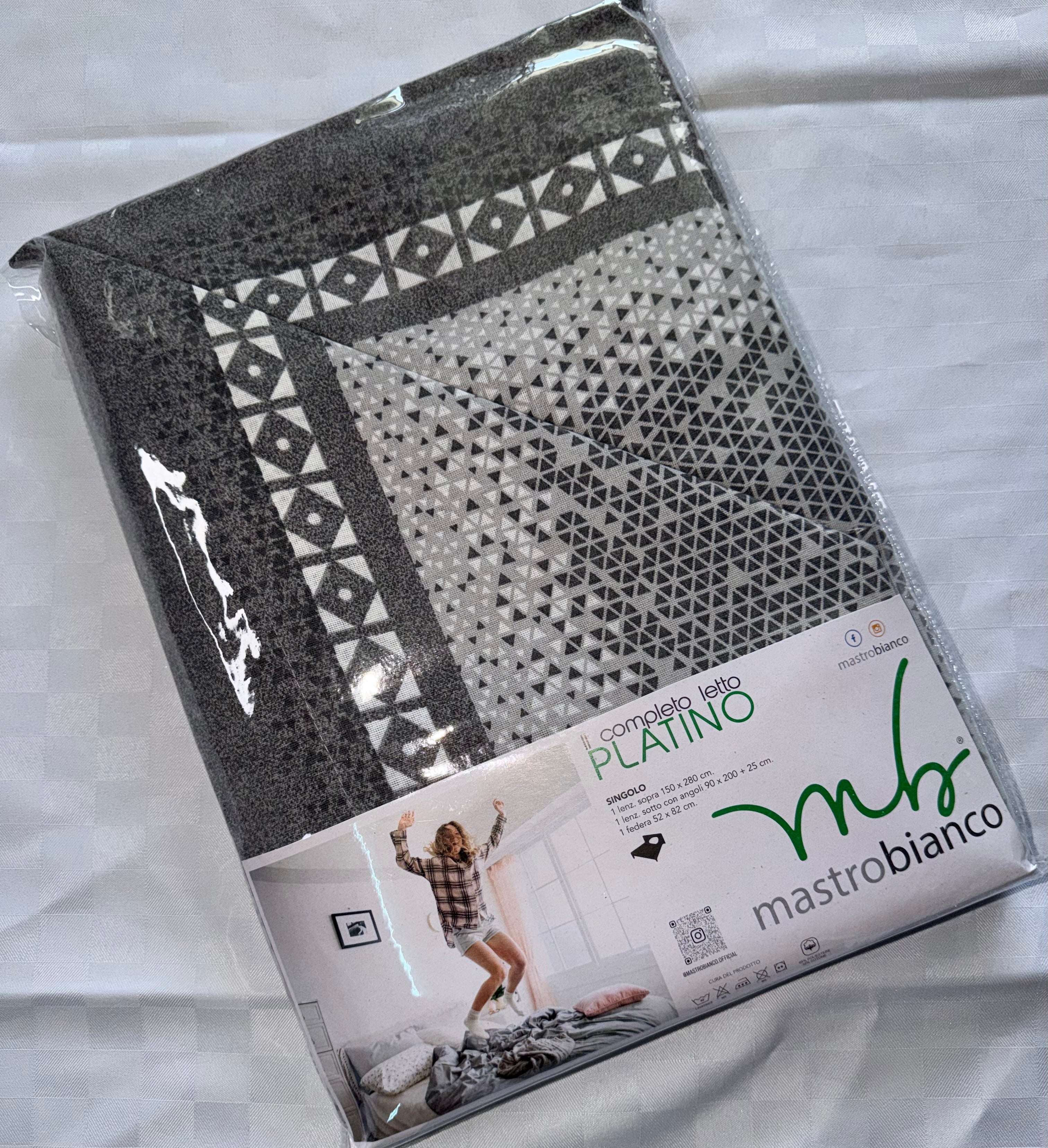 COMPLETO LENZUOLA PER LETTO SINGOLO Polycotton contiene Lenzuolo sopra,Lenzuolo sotto con angoli e Federa