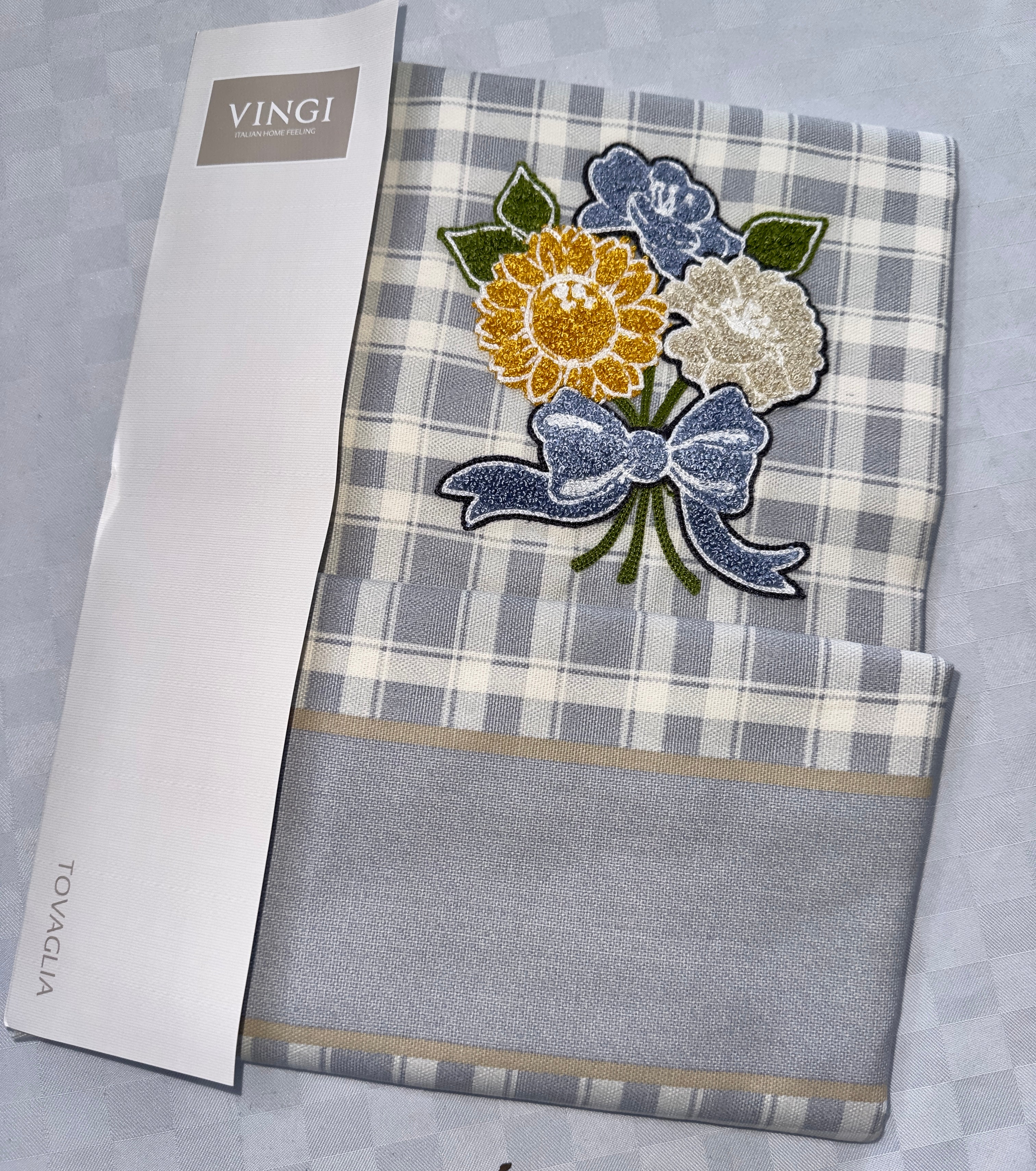 TOVAGLIA DA TAVOLA VINGI CON RICAMO X12 PERSONE (140x240cm) IN COTONE 100%