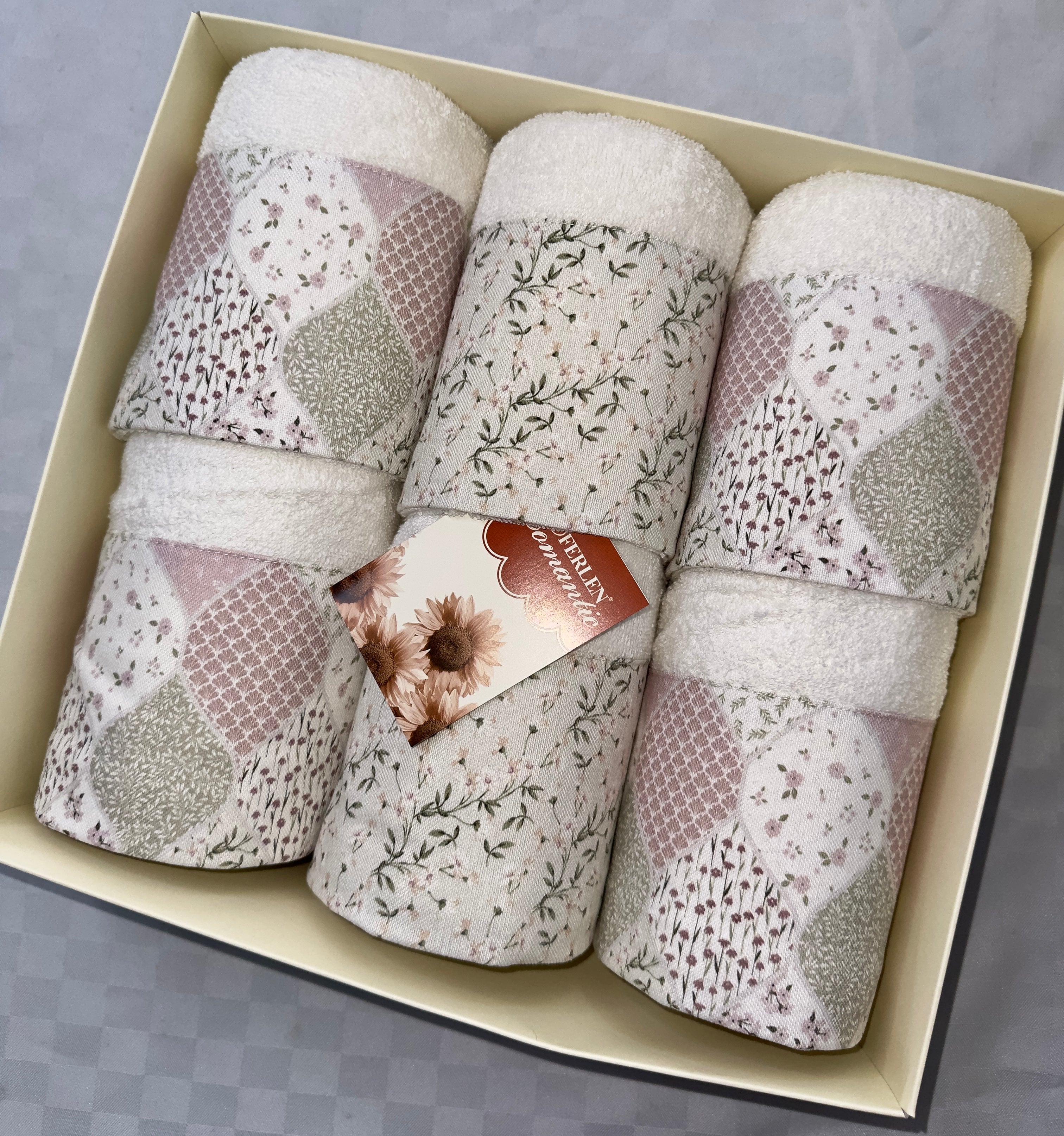 SET 6 PEZZI ASCIUGAMANO BAGNO IN SPUGNA contiene 3 Grandi Viso+3 Piccole Ospite